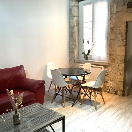 Place Aux Herbes Apartamento Nimes Exterior foto