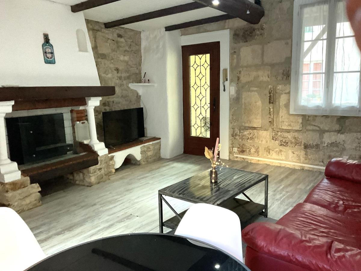Place Aux Herbes Apartamento Nimes Exterior foto