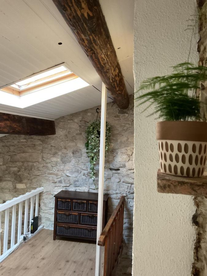 Place Aux Herbes Apartamento Nimes Exterior foto