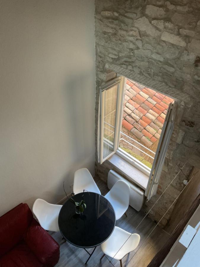 Place Aux Herbes Apartamento Nimes Exterior foto