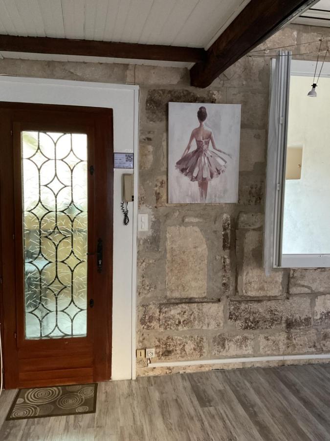 Place Aux Herbes Apartamento Nimes Exterior foto