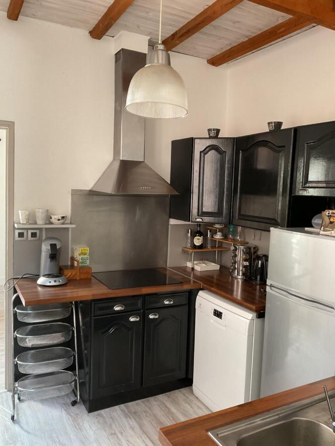 Place Aux Herbes Apartamento Nimes Exterior foto