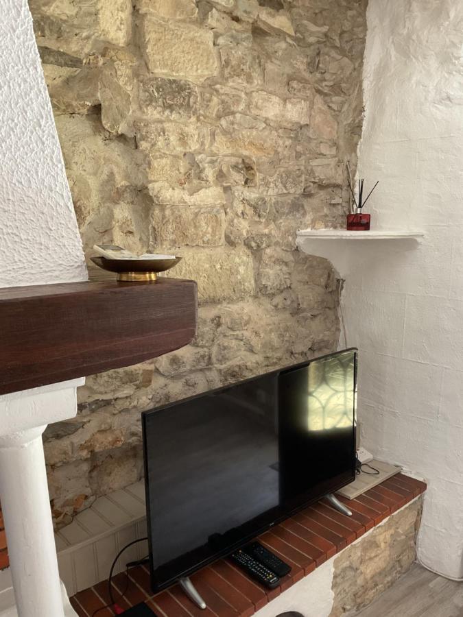 Place Aux Herbes Apartamento Nimes Exterior foto