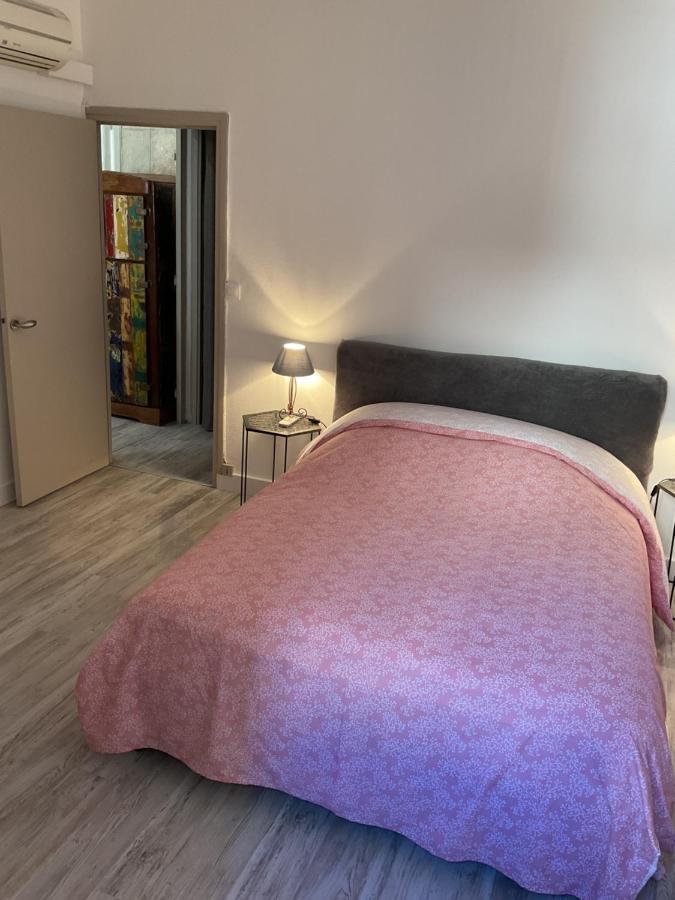 Place Aux Herbes Apartamento Nimes Exterior foto