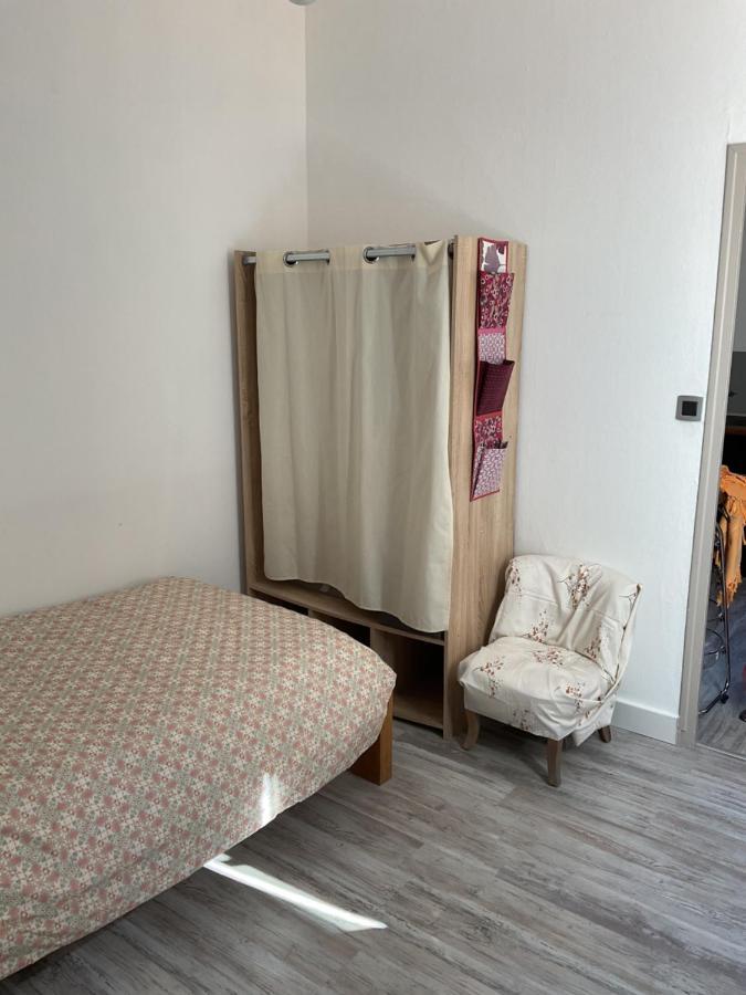 Place Aux Herbes Apartamento Nimes Exterior foto