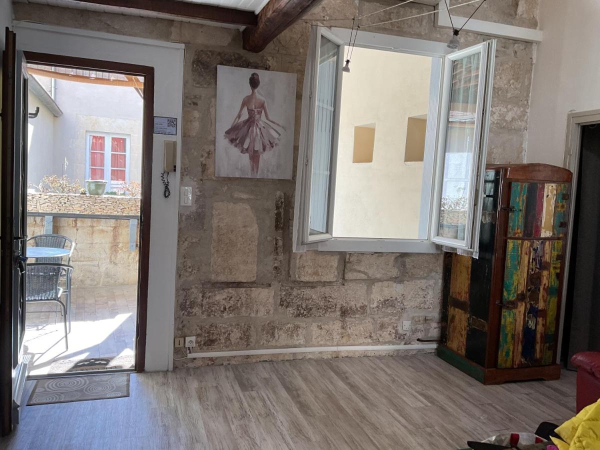 Place Aux Herbes Apartamento Nimes Exterior foto