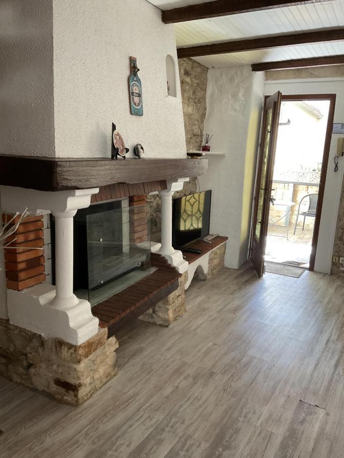 Place Aux Herbes Apartamento Nimes Exterior foto
