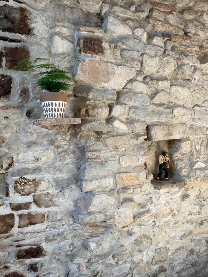 Place Aux Herbes Apartamento Nimes Exterior foto