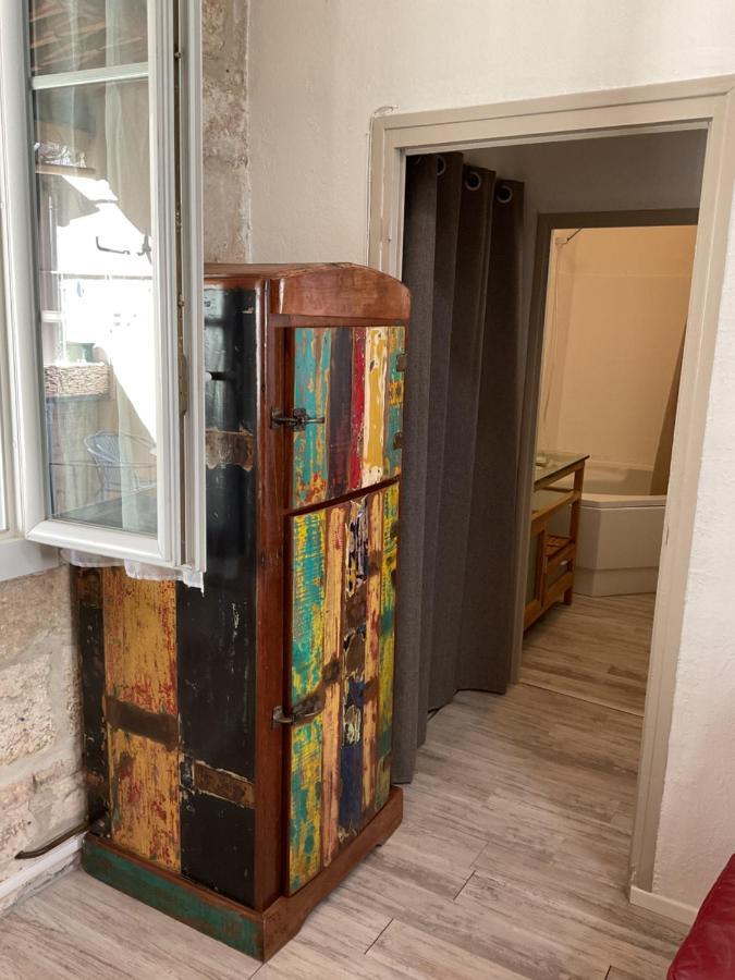 Place Aux Herbes Apartamento Nimes Exterior foto