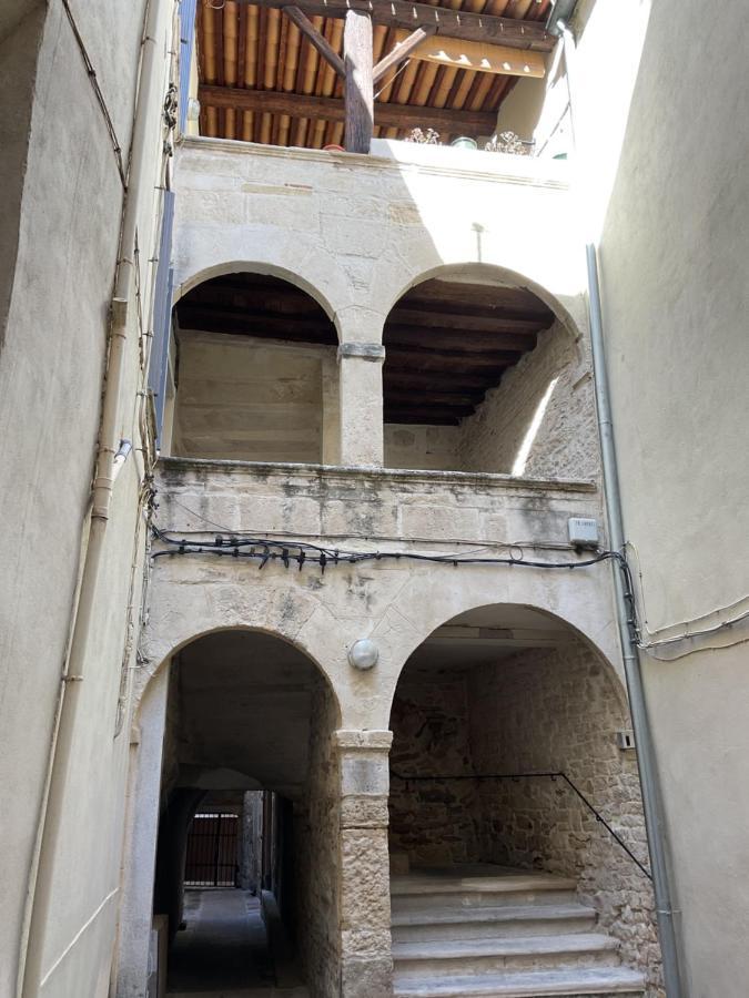 Place Aux Herbes Apartamento Nimes Exterior foto