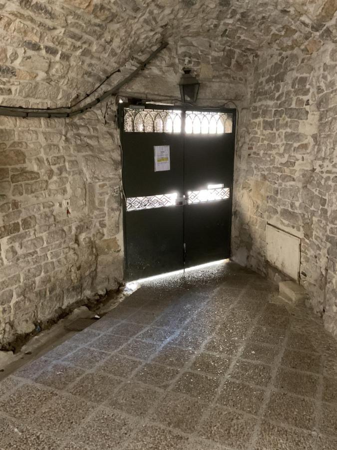 Place Aux Herbes Apartamento Nimes Exterior foto