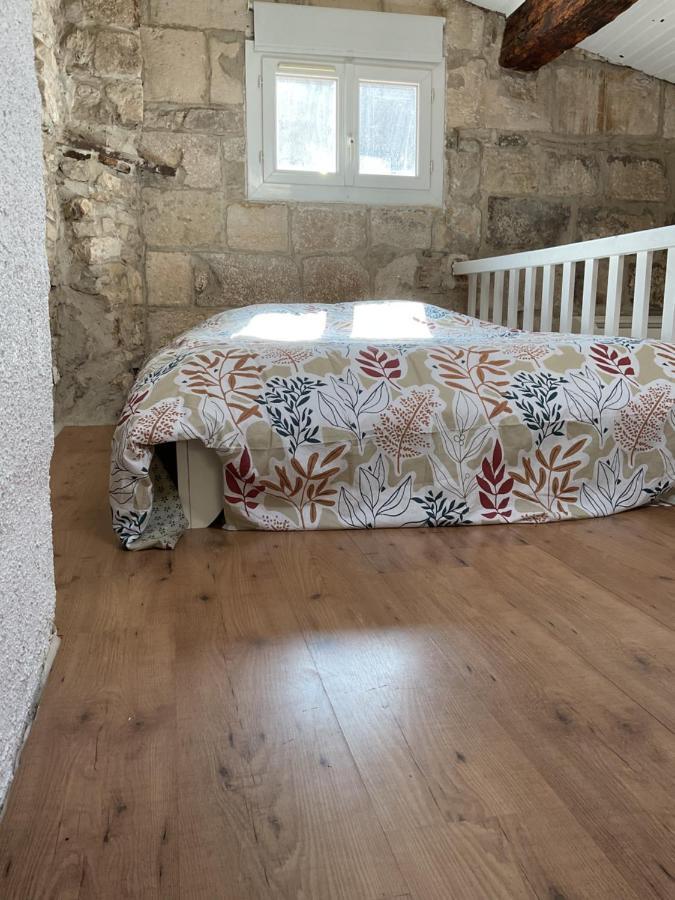 Place Aux Herbes Apartamento Nimes Exterior foto